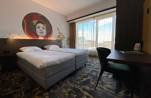 Emmen Hotel | Stylish Oasis Close to Wildlands Adventure Zoo & Atlas Theater Emmen