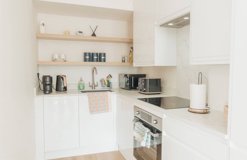 Yiewsley Apartment | Stylish One-Bedroom Apartment in West Drayton – Modern Comfort Near Heathrow