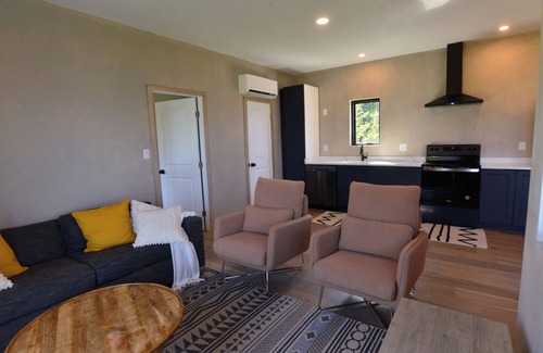 Morganza House | Stylish, Panoramic River Views , Waterfront Modern Home 1 Hr to D.C.