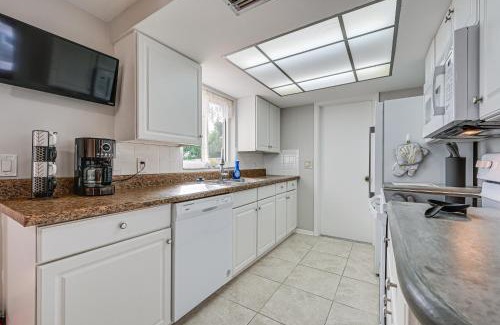 Gulf Highlands House | Stylish Port Richey Home about 8 Mi to Beach Park!