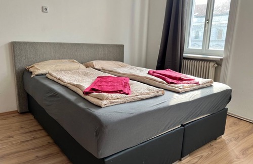 Oberlaa Apartment | Stylish private room in shared Apt. Near St. Marx