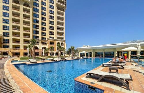 Palm Jumeirah Apartment | Stylish Relaxing 3-Bedroom Apartment Perfect for Family in Palm Jumeirah