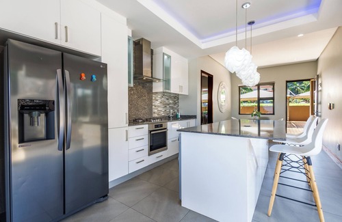 Shaka's Rock Apartment | Stylish Seaside Escape | Private Pool & Braai
