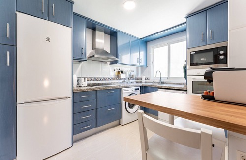 Torrequebrada Ski Chalet | Stylish Seaview Townhouse: 3BR, Pool, 4 Terraces,