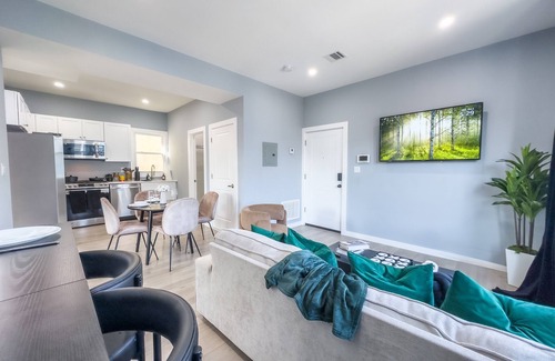 Harrison Apartment | Stylish Secret: 1 FREE parking + walk to train & Redbull Arena, Sleep8, 20%OFF