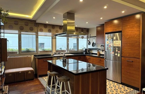 Caddebostan Mahallesi House | Stylish Spacious 2 bedroom flat in prime location