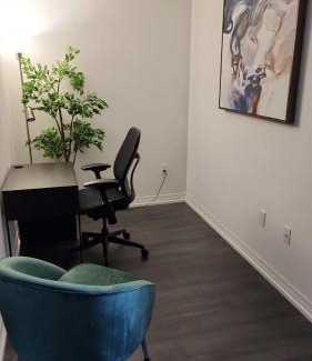 Garden District Apartment | Stylish Stay Toronto Oasis - Reg # STR-2309-HMVRVX exp Feb 21, 2026