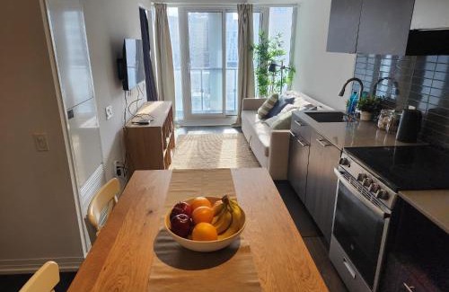 Garden District Apartment | Stylish Stay Toronto Oasis - Reg # STR-2309-HMVRVX exp Feb 21, 2026