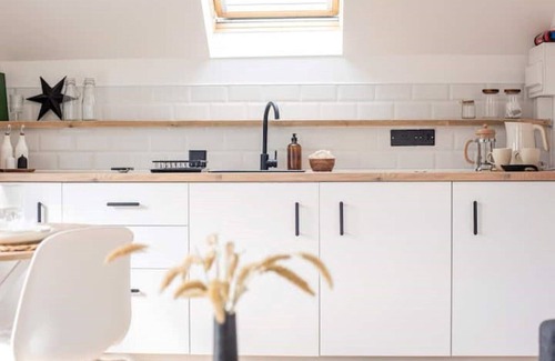 Frome Apartment | Stylish studio apartment in Frome 12’ Longleat