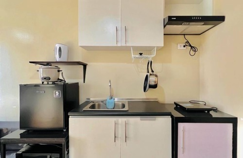 Mandurriao Apartment | Stylish Studio in Iloilo City with Pool & Playground