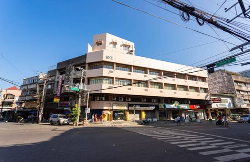 Downtown Tacloban Apartment | Stylish Studio with Twin Beds near Yolanda Shrine