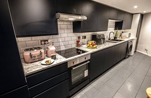 Montpelier House | Stylish Super Central Modern Townhouse Retreat