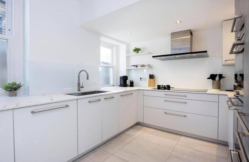 Belsize Apartment | Stylish Three-Bedroom Apartment in the Heart of Belsize Park