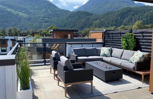 Squamish House | Stylish Three Bedroom Townhome