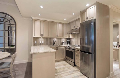 Upper Village Condo | Stylish, Top Floor, Bike storage, Pool, Hot Tub