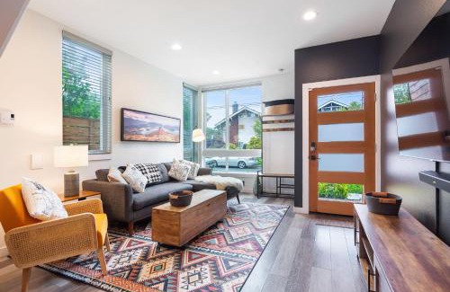 Wallingford House | Stylish Townhouse Near Seattle Attractions