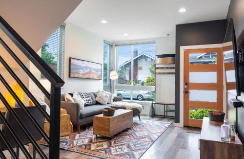 Wallingford House | Stylish Townhouse Near Seattle Attractions