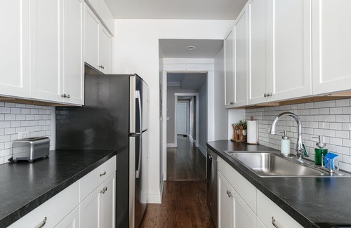 Wrigleyville Apartment | Stylish Two Bedroom - A block from Wrigley Field