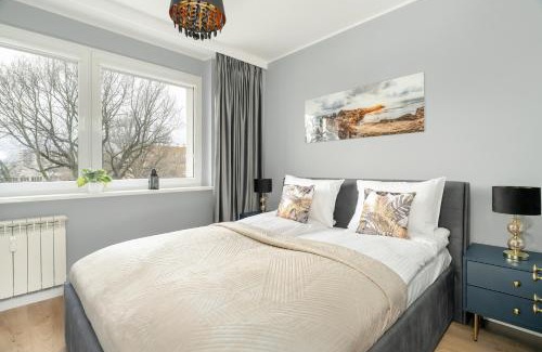 Nowe Miasto Apartment | Stylish Two Bedroom Apartment with Parking Near Lake Malta in Poznań by Noclegi Renters