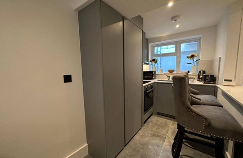Brondesbury House | Stylish Two Bedroom House In Kilburn