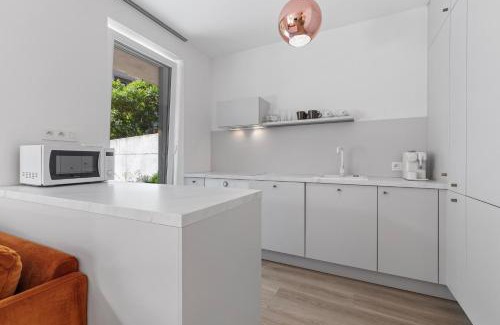 Nove Mesto Apartment | Stylish Urban apartment-Garden&Parking&AC