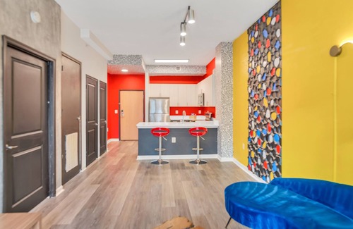 Shirlington Apartment | Stylish Vibrant Getaway w/Private Patio next to Bars & Food, 5 minutes from DC!