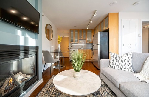 Downtown Vancouver Apartment | Stylish Yaletown Condo Perfect Location
