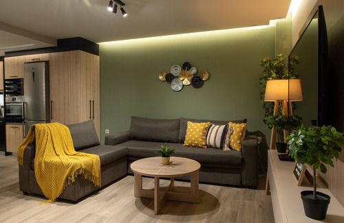 Heraklion House | Stylishly decorated house - Free Private Parking & Fibre Internet!