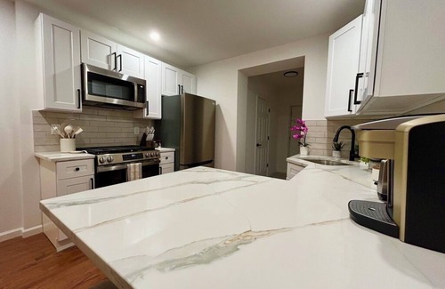 Olde Richmond House | Stylishly Furnished Fishtown Home w/Office & Private Patio – 30+ Day Stay