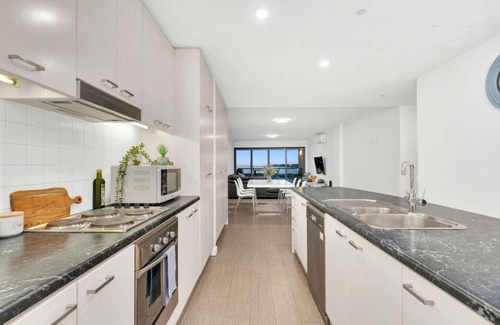 Glenelg Apartment | Sub-Penthouse Glenelg Waterfront | By Host Solutions