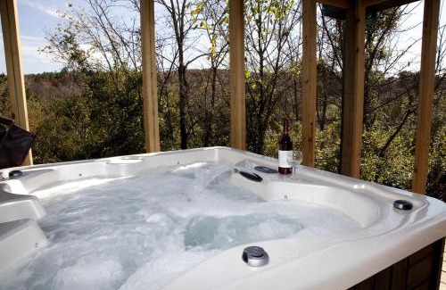 Equality House | Sublime Cabin with Hot-tub and Fire Pit in Herold, Illinois
