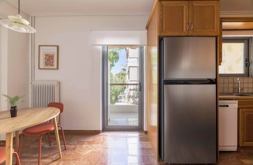 Khalandrion Apartment | Suburban 3BR Apartment in Marousi
