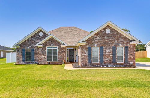 Saint Elmo House | Suburban Bliss! Cozy Home with Neighborhood Perks