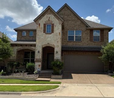 McKinney House | Suburban Stay
