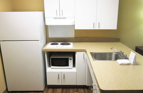 Brooklyn Center Hotel | Suburban Studios Minneapolis Brooklyn Center