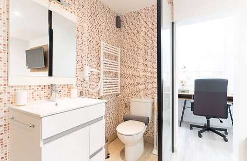 Simancas Bed & Breakfast | Sucre: Room with comfort and Bolivian essence in Madrid