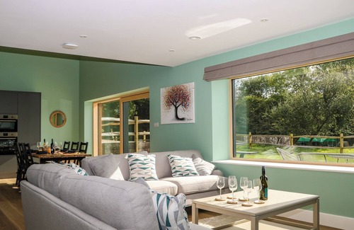 West Meon Cottage | SUETTS FARM BARNS, family friendly, with a garden in Bishop's Waltham