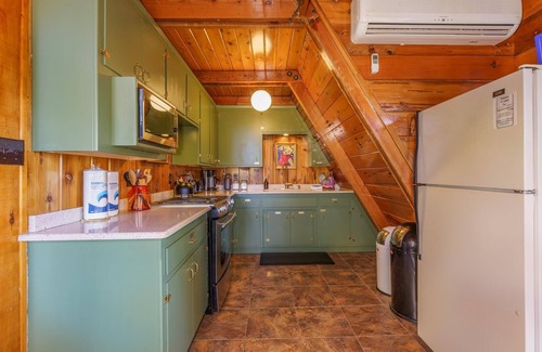 Oakhurst House | Sugar Pine Haus- A Frame Cabin w/Hot Tub!