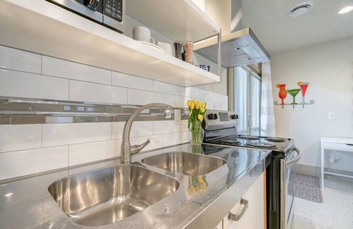 Leamington Apartment | Suite 15 · A Simply 'Suite' Escape!
