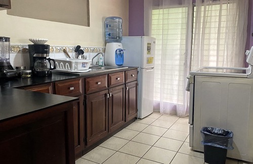 San Pedro Sula Apartment | Suite 2 Hab, 2 Baños, 3 Camas, Sala, Comedor, Cocina, Sofá Cama y Parqueo