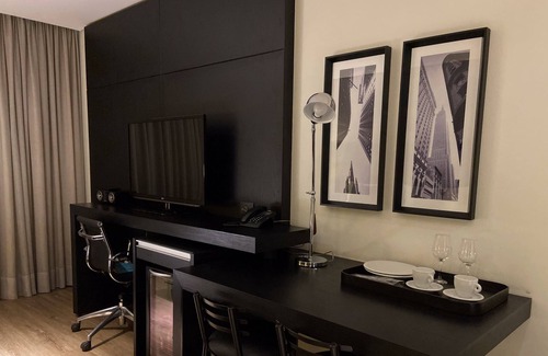 Matriz House | Suite Double with kitchen by ¼ UmQuarto 7-PR.