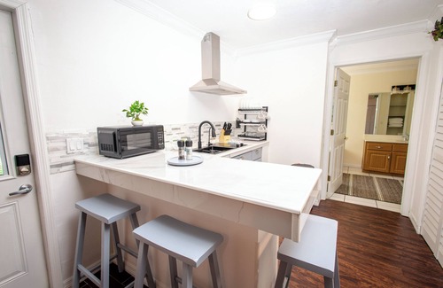 Lakeland Apartment | Suite Escape in Family friendly area