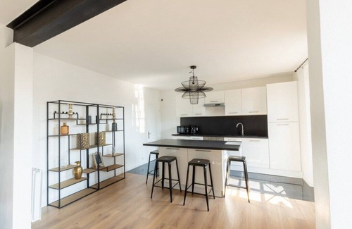 Epernay Apartment | Suite GATSBY - 6 peopleAt just 2 minutes' walk from avenue de Champagne!