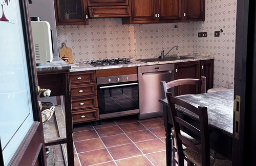 Zafferana Etnea Bed & Breakfast | Suite in quite B&B overlooking the sea and Etna with all comfort like at home