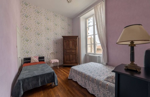 Fontenay-le-Comte House | Suite-Luxury-Ensuite-Pool view-4 étoiles