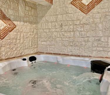 Saint-Nexans House | Suite Privative Jacuzzi Sauna de la Villa Del Castagnol