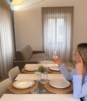 Camerano Apartment | SUITE Rosso Conero - Le Grotte Rooms And Apartments