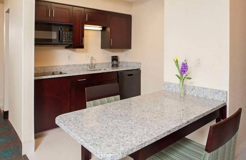 South Bend Hotel | Suite w/Full Kitchen & Free Breakfast – Ideal for Extended or Short Stays