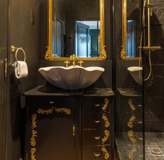 Charleville-Mezieres Apartment | Suites MANA - Cupidon avec superbe vue Place Ducale Parking inclus