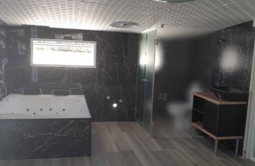 Netanya Ski Chalet | Suitta la piano